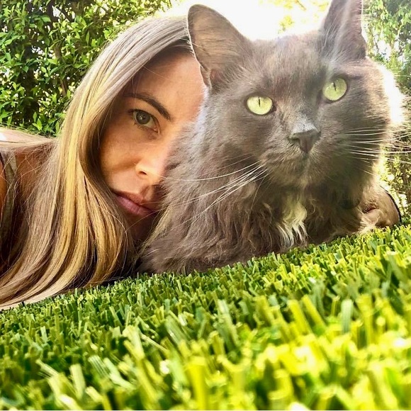 Meet your Posher, Cara - Picture 2 of 2